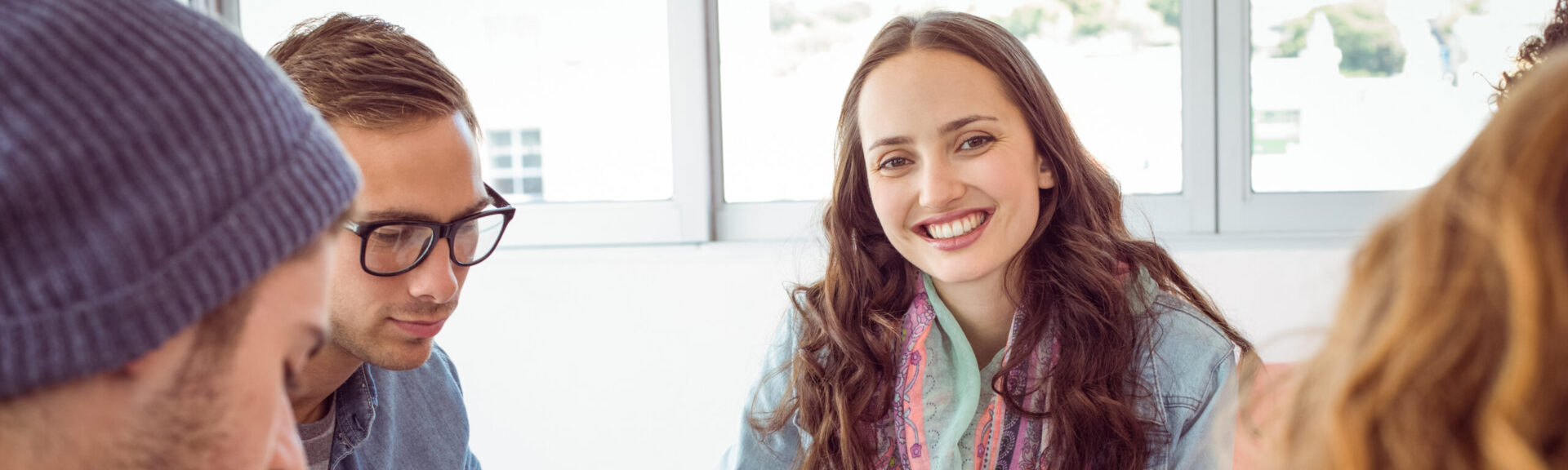 Groupe d'étudiants souriant